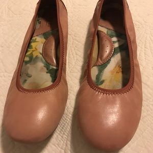 Born ballet flats size 8